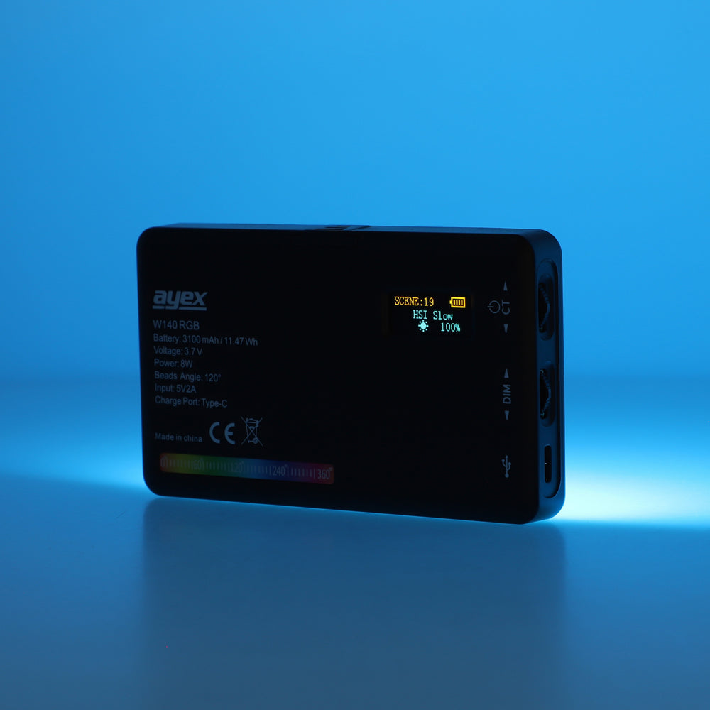 Vielseitige RGB LED Videoleuchte mit 20 Lichteffekten LCD-Display & integriertem Akku