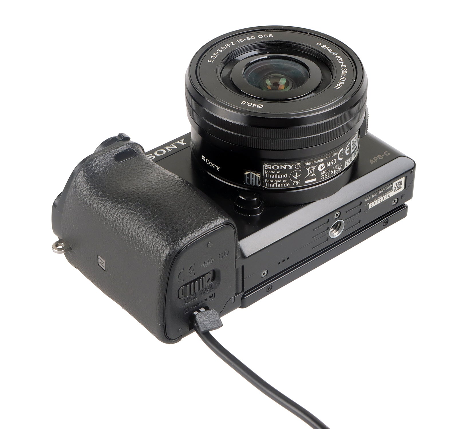 DC-Coupler für Sony Kameras mit NP-FW50 Akku-Dummy für permanente Stromversorgung über z.B. V-Mount Akku