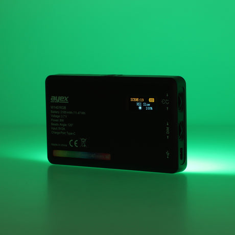 Vielseitige RGB LED Videoleuchte mit 20 Lichteffekten LCD-Display & integriertem Akku
