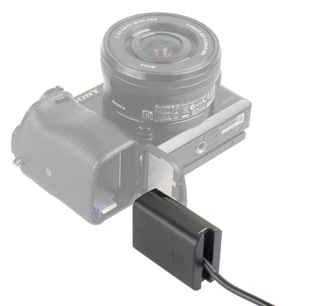 DC-Coupler für Sony Kameras mit NP-FW50 Akku-Dummy für permanente Stromversorgung über z.B. V-Mount Akku