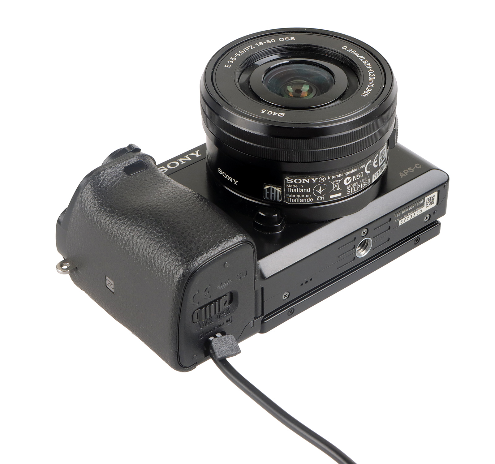 ayex DC-Coupler für Sony Kameras mit NP-FW-50  - Akku-Dummy für permanenente Stromversorgung über z.B. V-Mount Akku