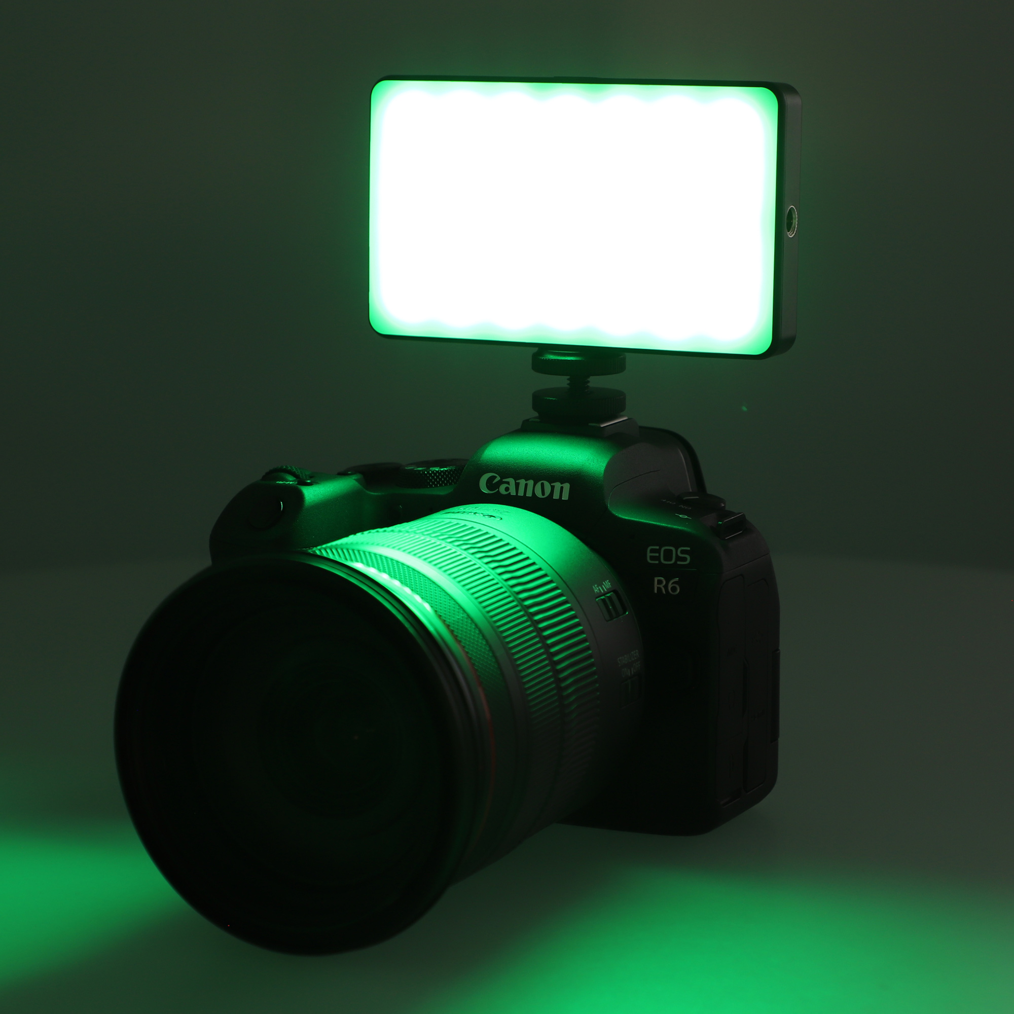 ayex vielseitige RGB LED Videoleuchte mit 20 Lichteffekten LCD-Display und integriertem Akku